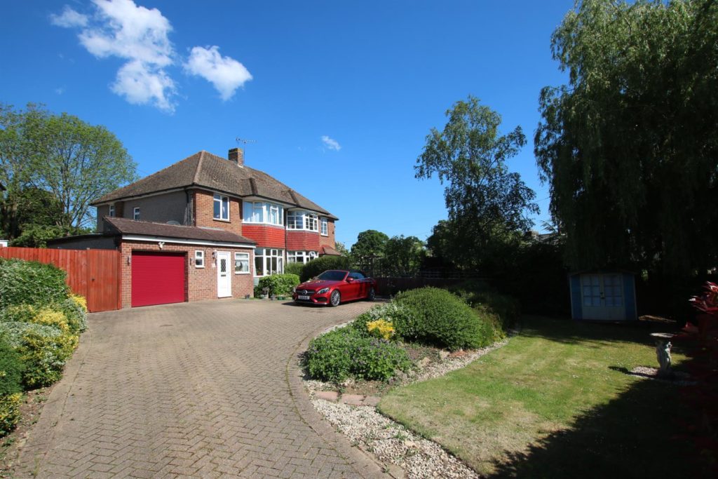 MONKS GREEN, FETCHAM, KT22