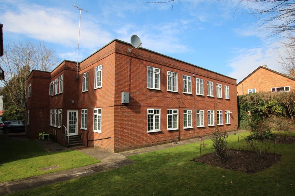 EPSOM ROAD, LEATHERHEAD, KT22