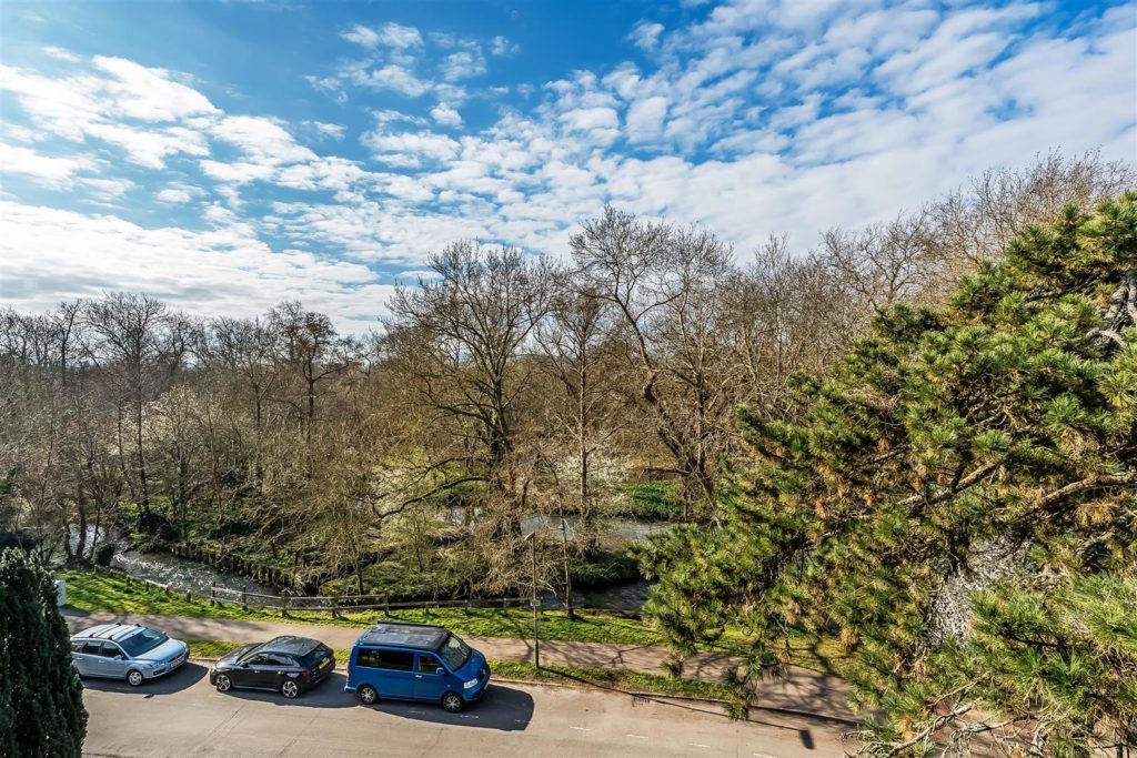 BRIDGE COURT, LEATHERHEAD, KT22