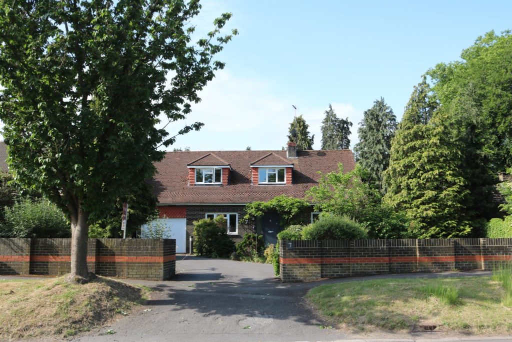 COBHAM ROAD, FETCHAM KT22