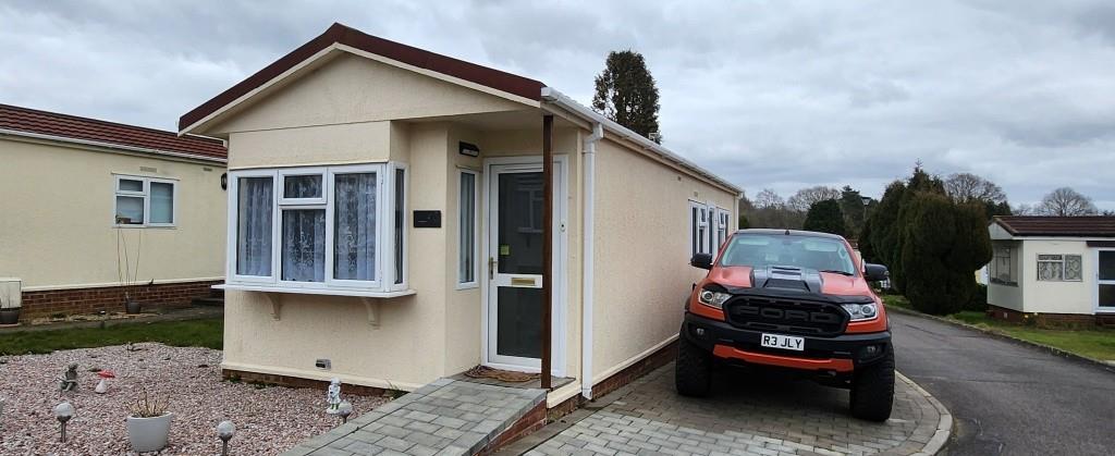 BEARE GREEN, RH5 4PP