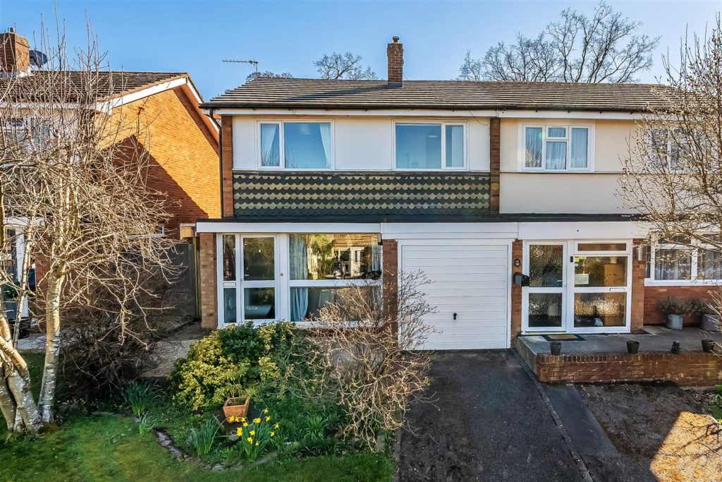 OSWALD CLOSE, FETCHAM, KT22