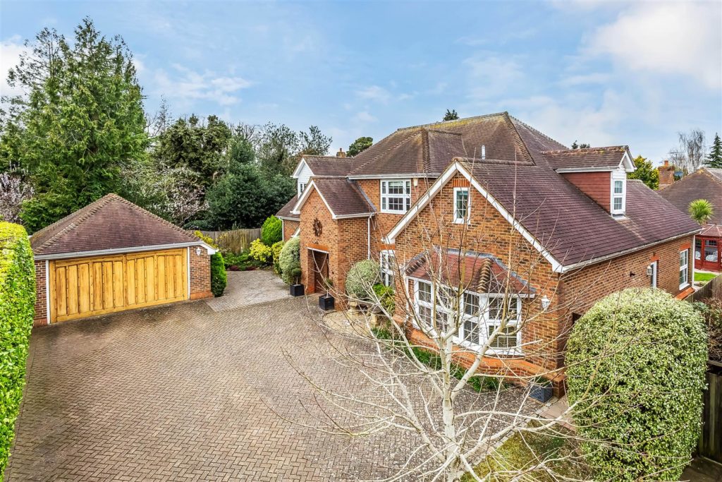 RIDGEWAY CLOSE, FETCHAM, KT22