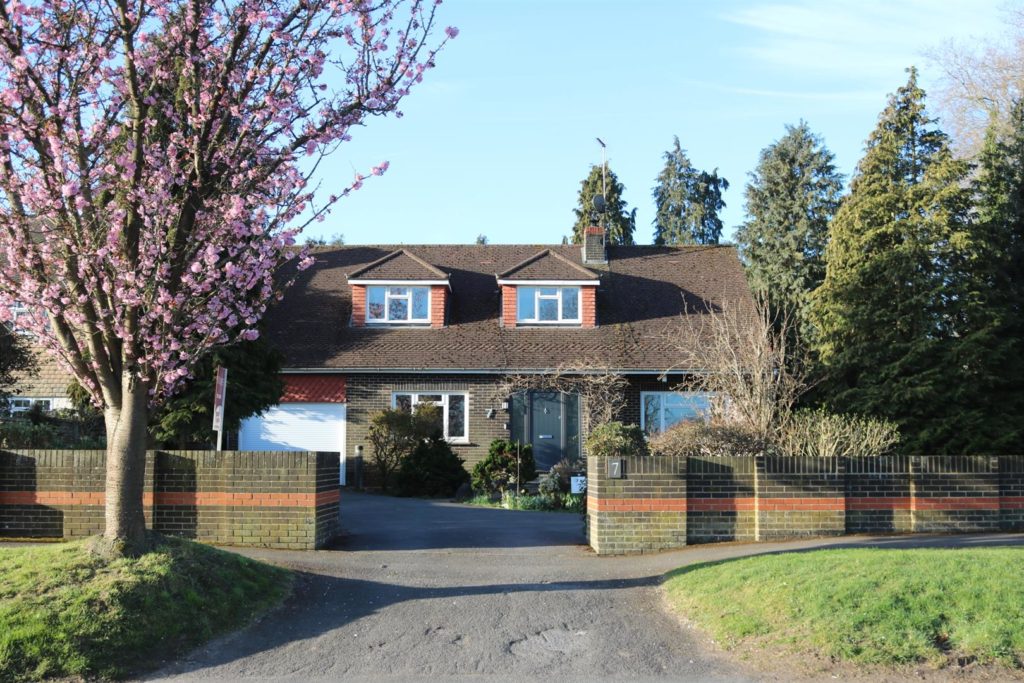 COBHAM ROAD, FETCHAM KT22