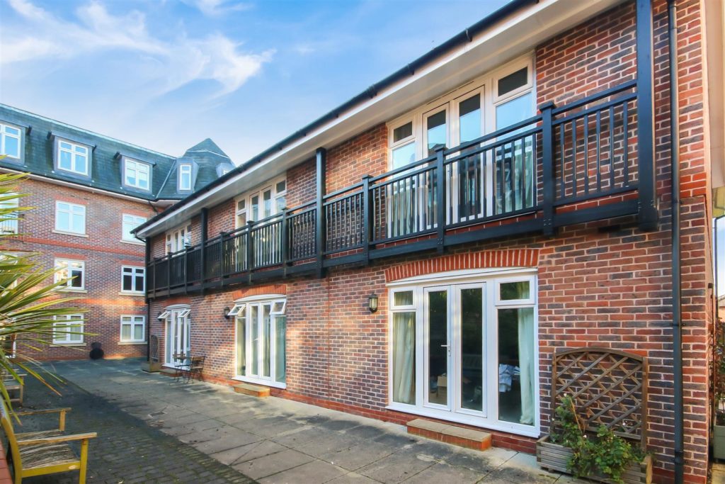 ROYAL SWAN QUARTER, LEATHERHEAD, KT22