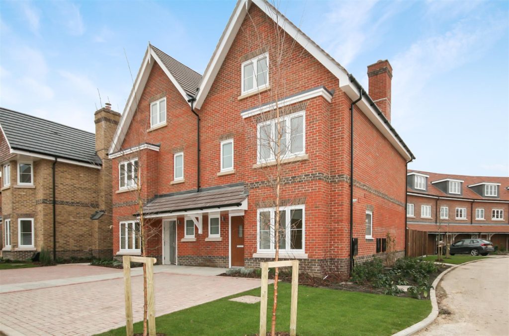 OAKS LANE, GREAT BOOKHAM, KT23