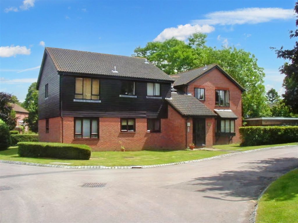 BRACKEN CLOSE, GREAT BOOKHAM, KT23