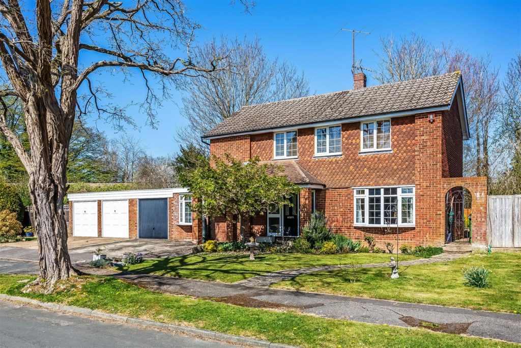 CANNON WAY, FETCHAM KT22