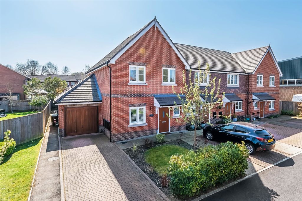 OAKS LANE, GREAT BOOKHAM, KT23