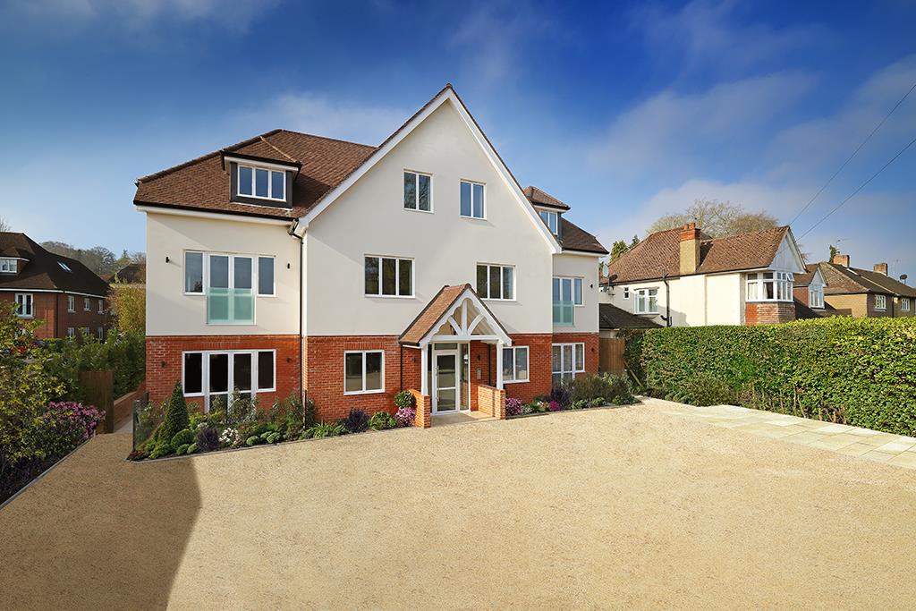 McLAREN COURT, FETCHAM