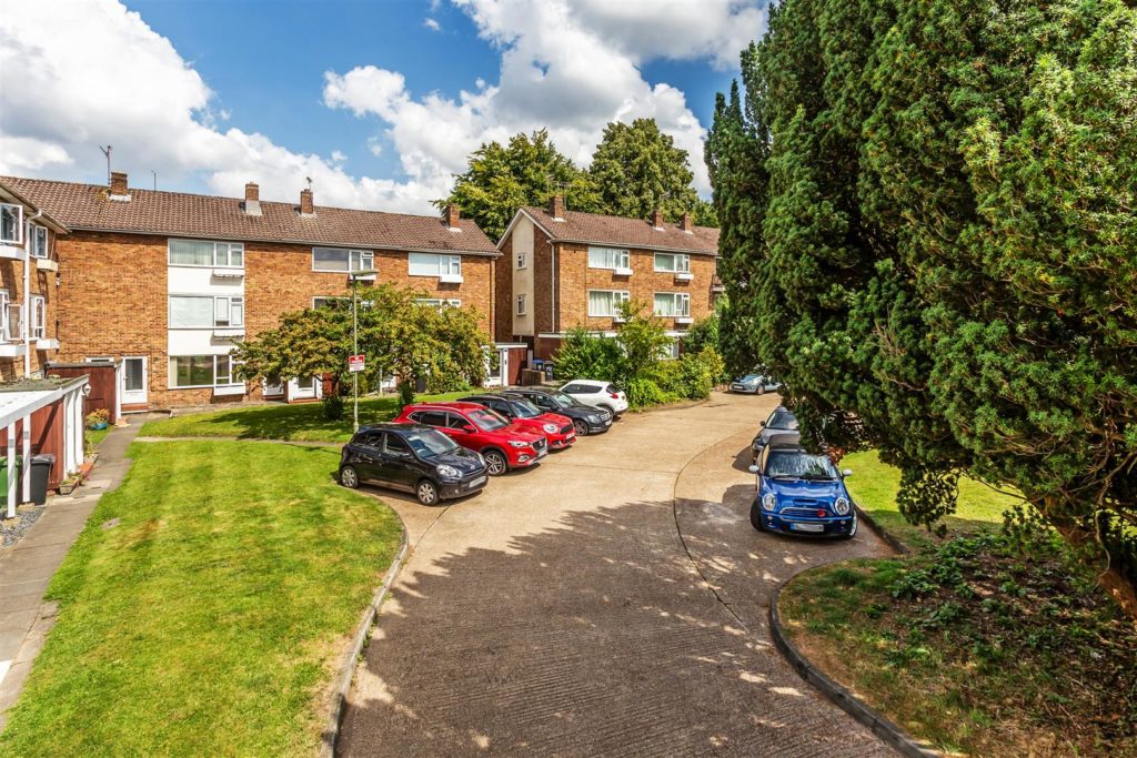 LINDEN COURT, LEATHERHEAD, KT22