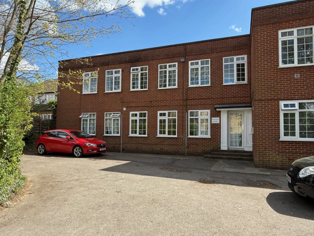 EPSOM ROAD, LEATHERHEAD, KT22