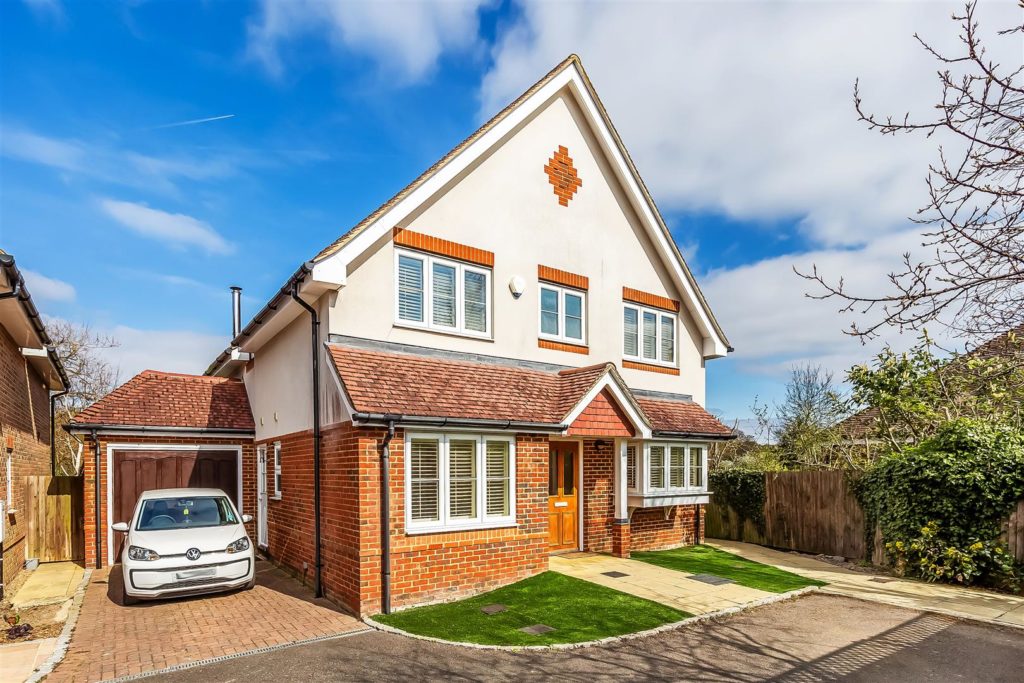 KELMSCOTT PLACE, ASHTEAD, KT21