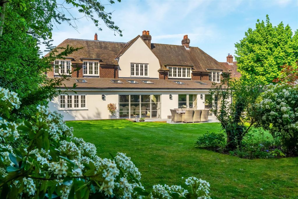 ST NICHOLAS HILL, SOUTH LEATHERHEAD, KT22