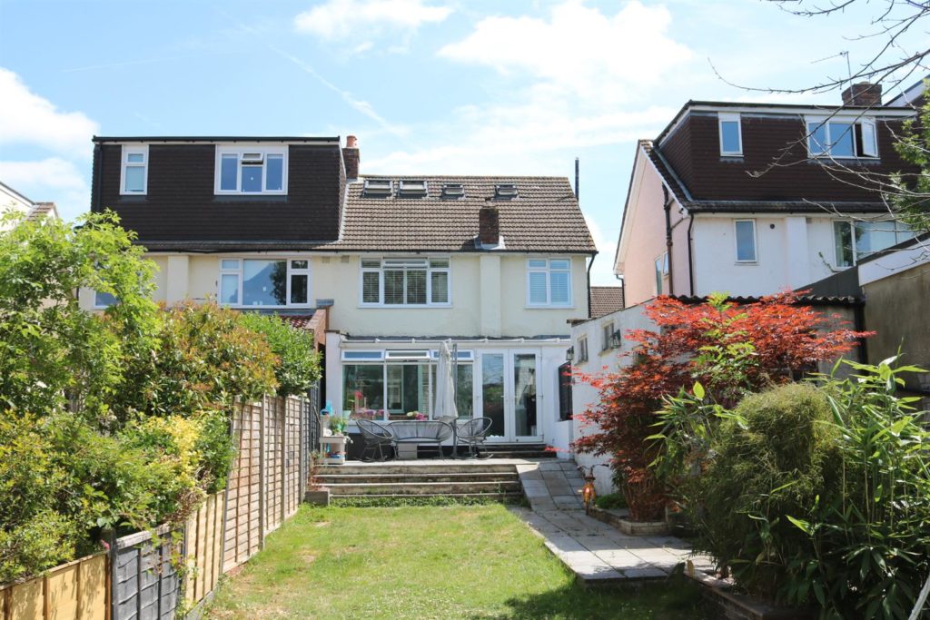 LODGE CLOSE, FETCHAM, KT22