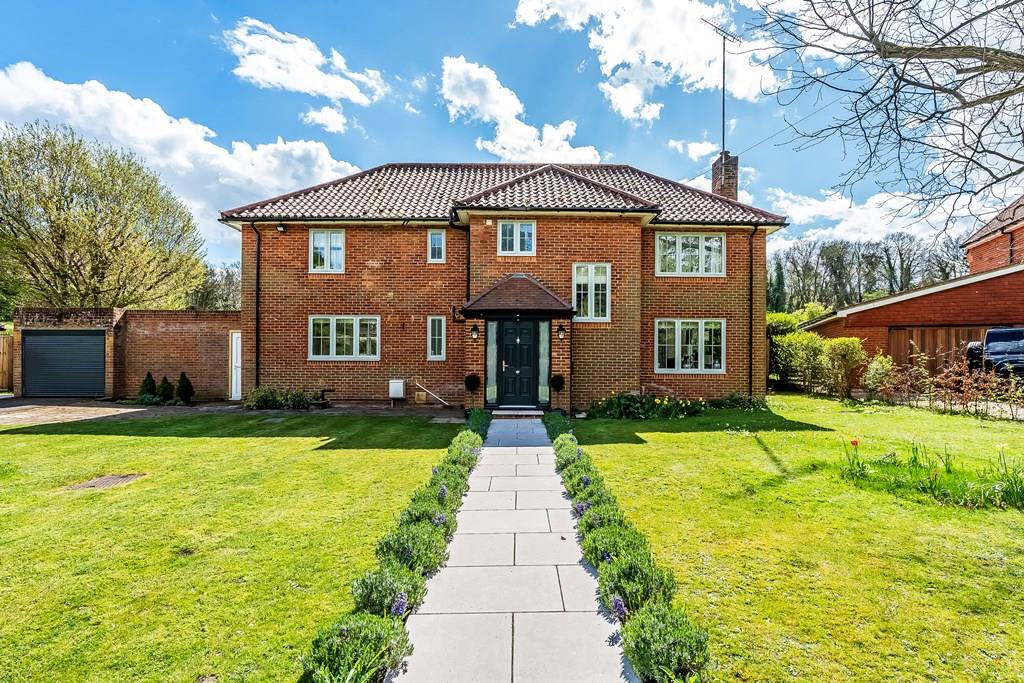 CUNLIFFE CLOSE, HEADLEY, KT18