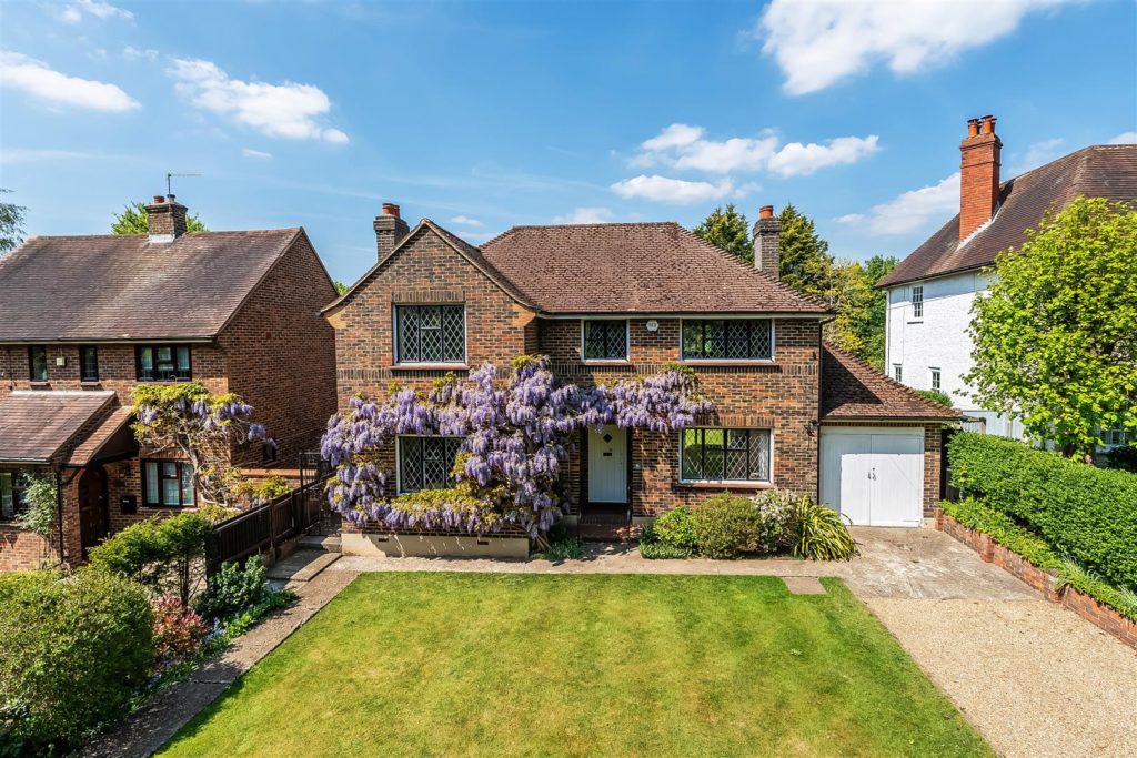 ST JOHNS AVENUE, LEATHERHEAD, KT22