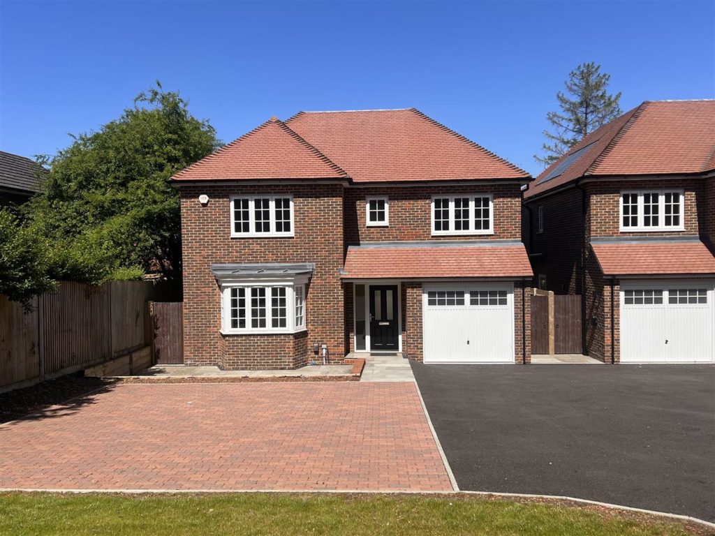 LEATHERHEAD ROAD, GREAT BOOKHAM, KT23