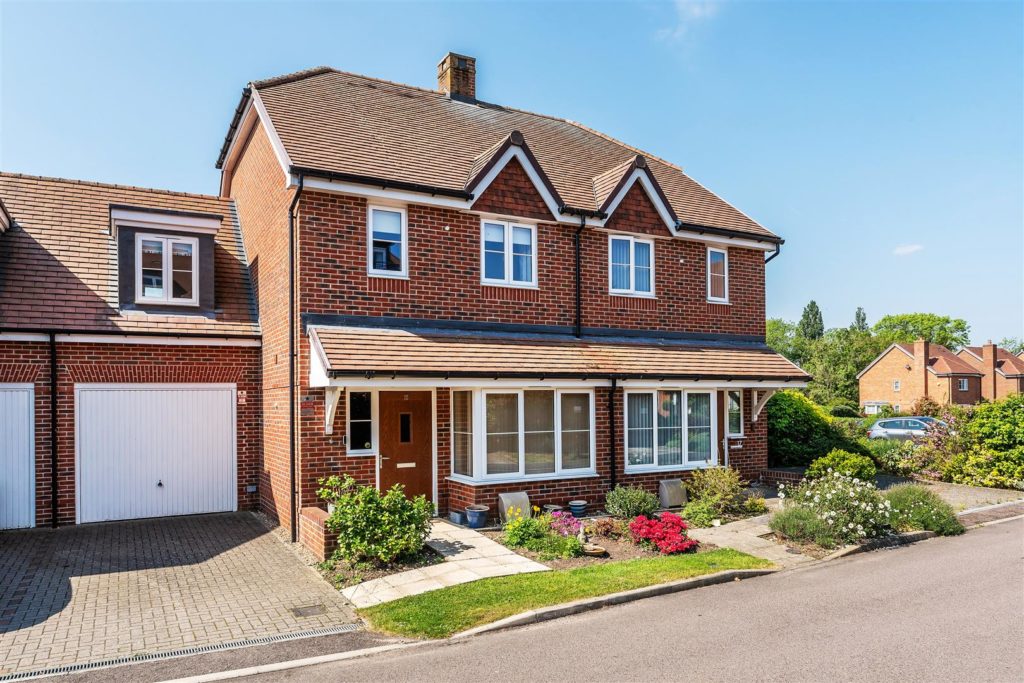 HARTFIELD ROAD, LEATHERHEAD, KT22