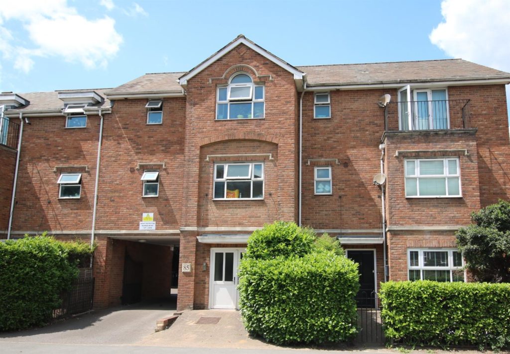 KINGSTON ROAD, LEATHERHEAD, KT22