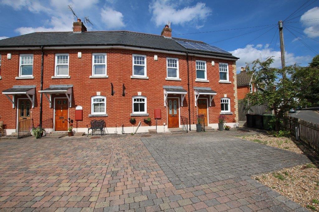 HIGHLANDS ROAD, LEATHERHEAD, KT22