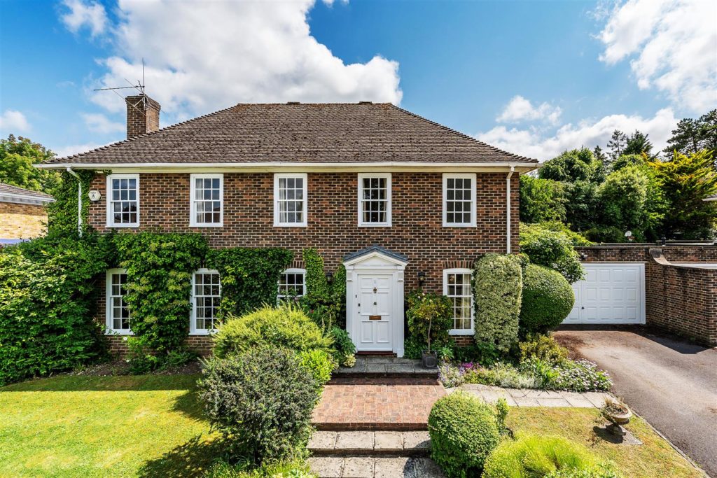 DRAYTON CLOSE, FETCHAM, KT22