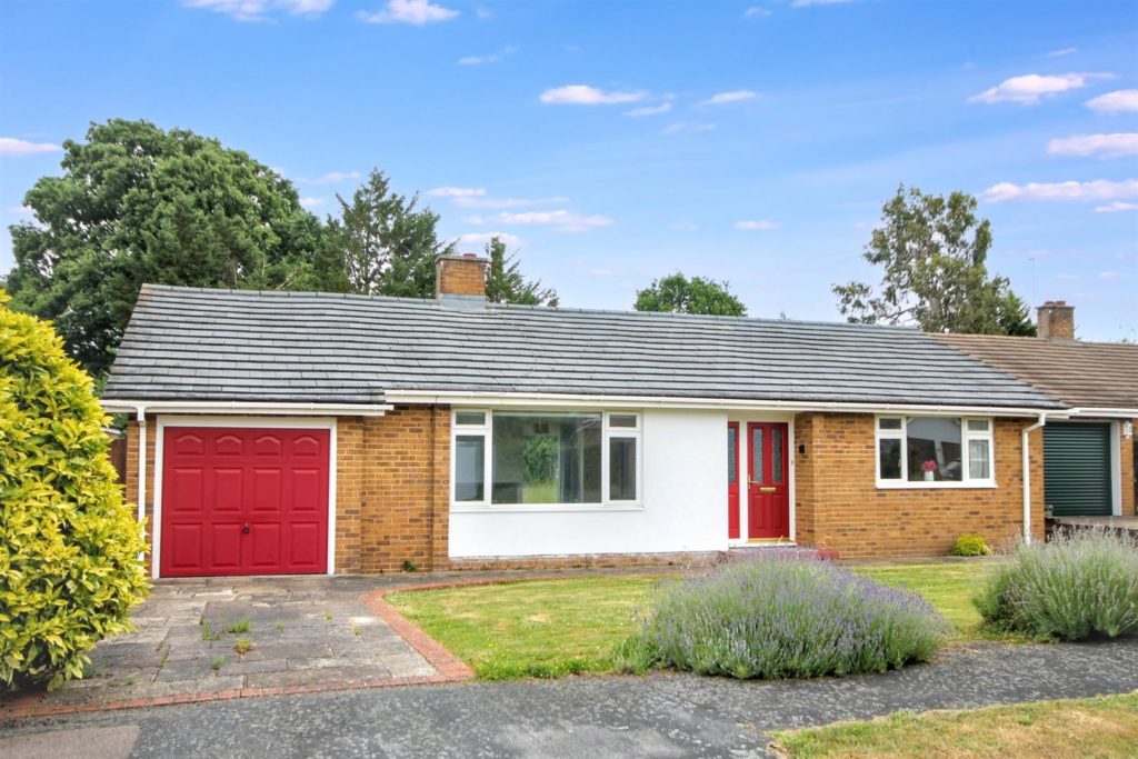 LANG CLOSE, FETCHAM, KT22