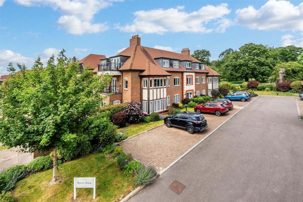 HARTFIELD ROAD, LEATHERHEAD, KT22