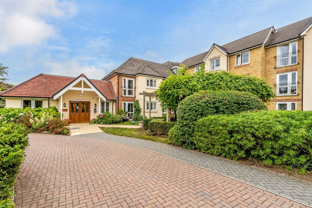 KINGSTON AVENUE, LEATHERHEAD, KT22