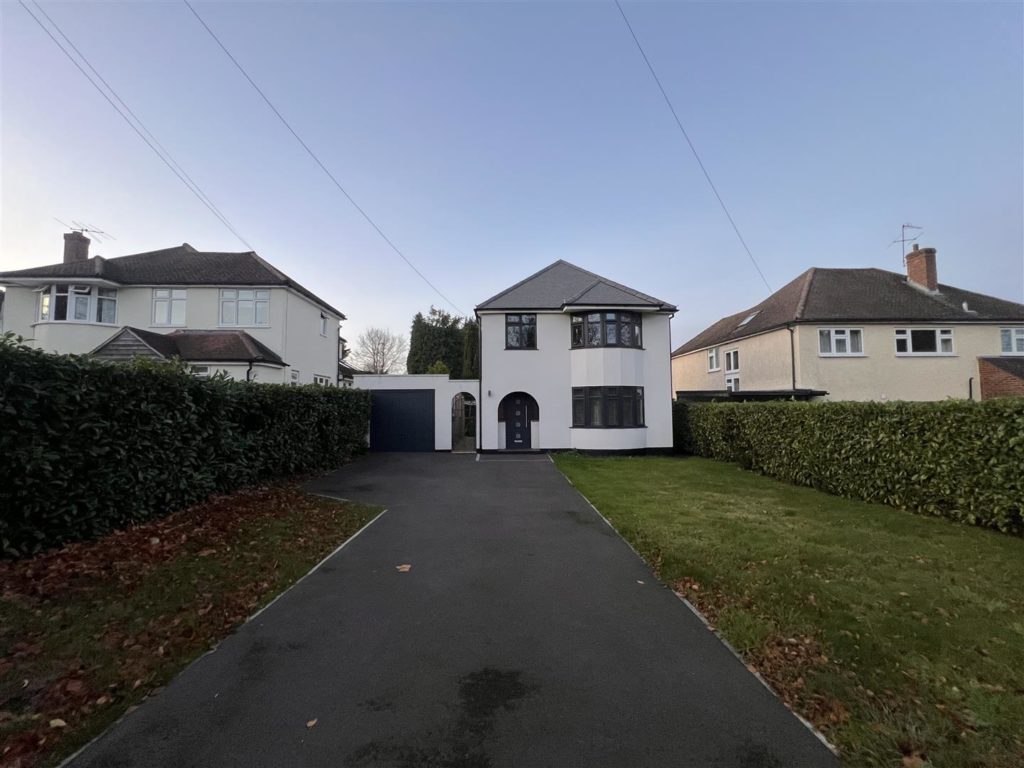 KESWICK ROAD, GREAT BOOKHAM, KT23