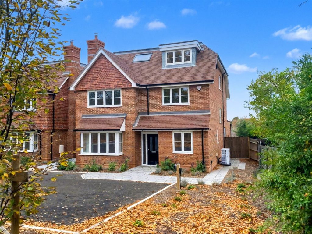 LEATHERHEAD ROAD, GREAT BOOKHAM, KT23