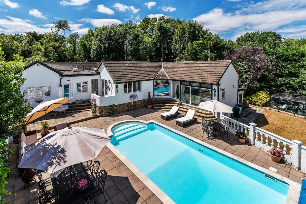 CHALK PIT LANE, GREAT BOOKHAM, KT23