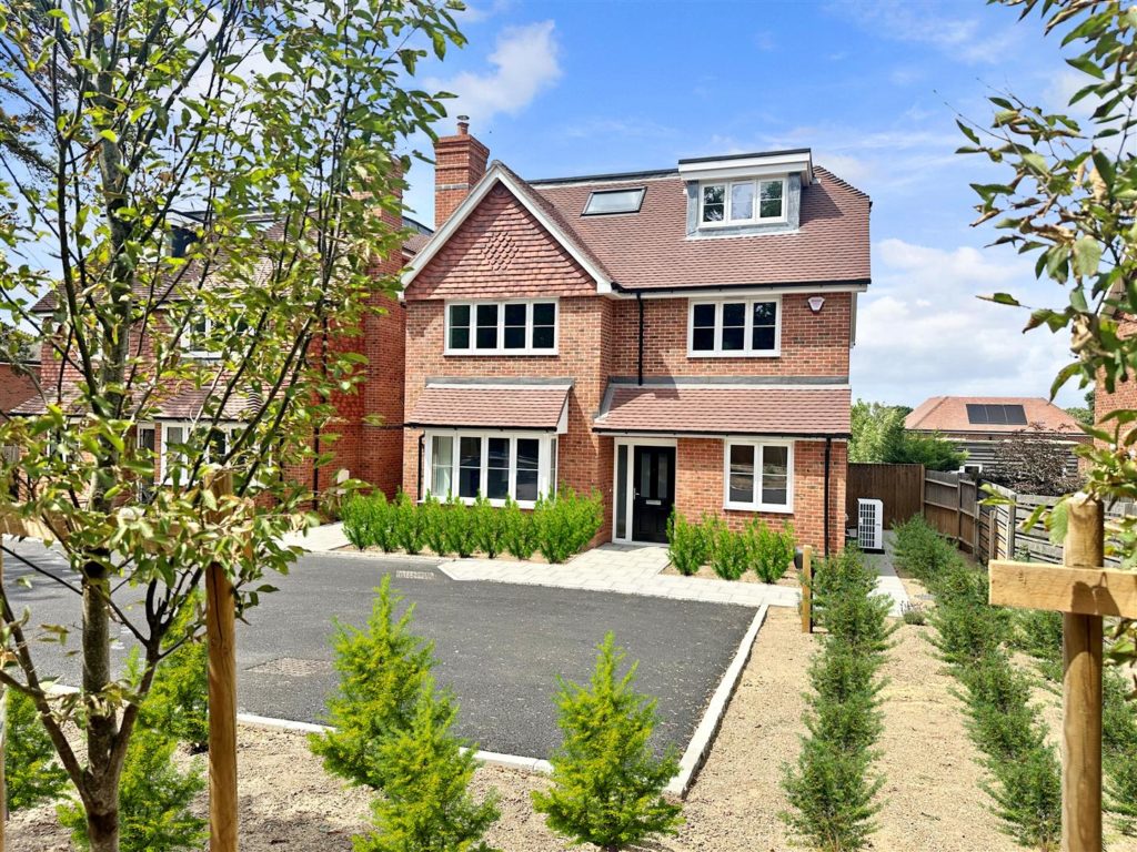 LEATHERHEAD ROAD, GREAT BOOKHAM, KT23