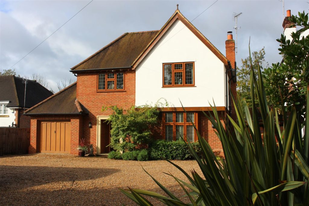 OXSHOTT ROAD, LEATHERHEAD, KT22
