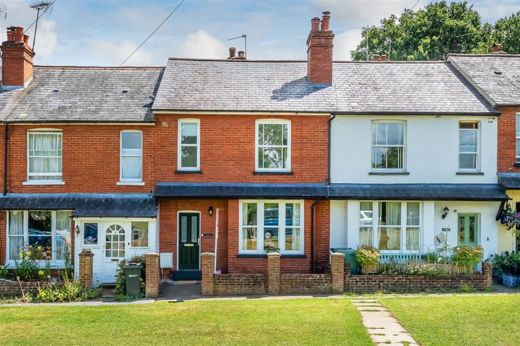 SEFTON VILLAS, SPOOK HILL, RH5