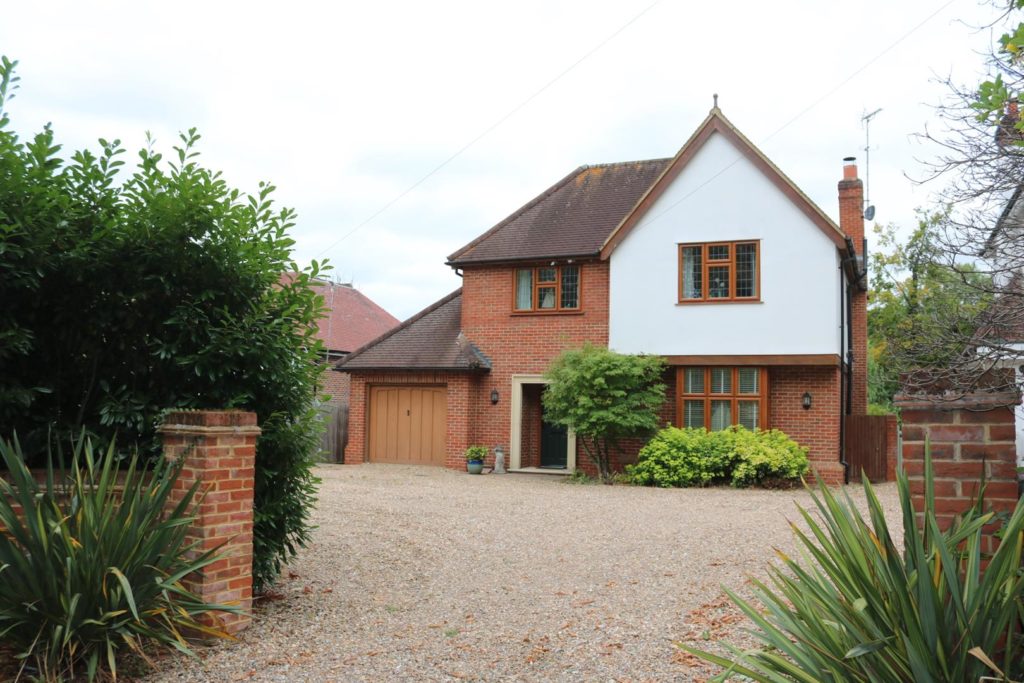 OXSHOTT ROAD, LEATHERHEAD, KT22