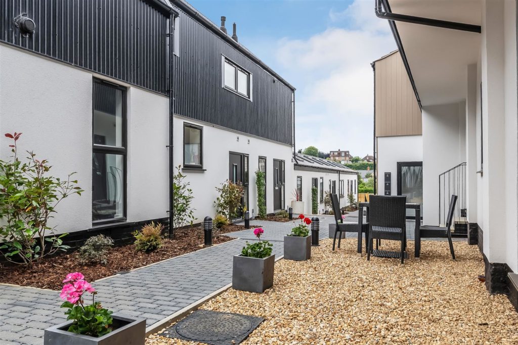 CENTRAL DORKING, RH4