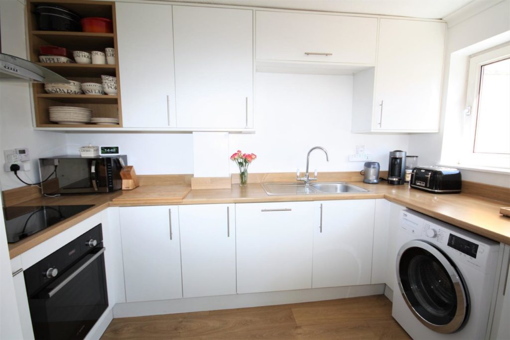 BEATTIE CLOSE, GREAT BOOKHAM, KT23