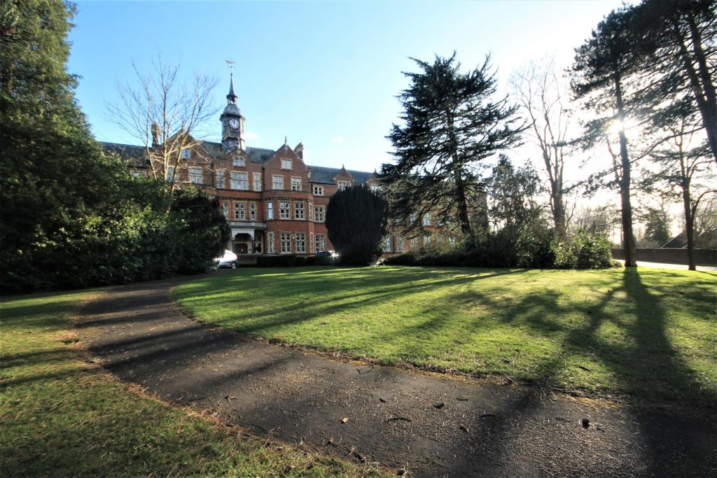 LEATHERHEAD, KT22