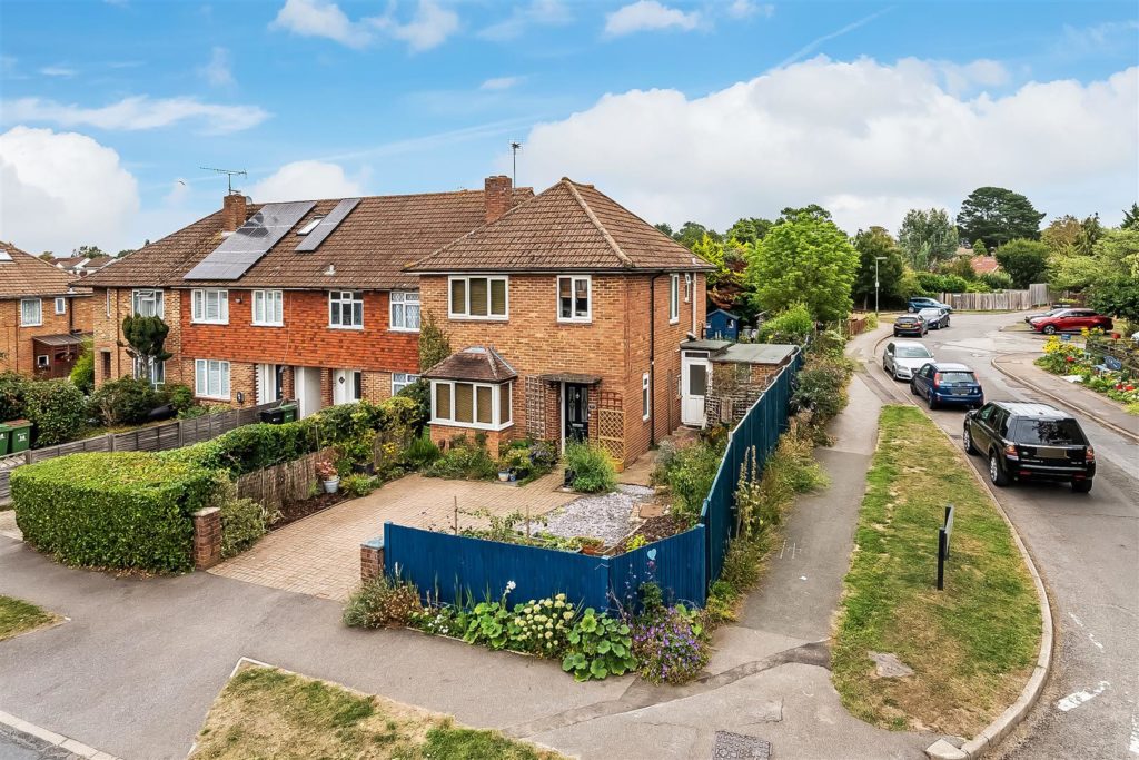 MIDDLEMEAD ROAD, GREAT BOOKHAM, KT23