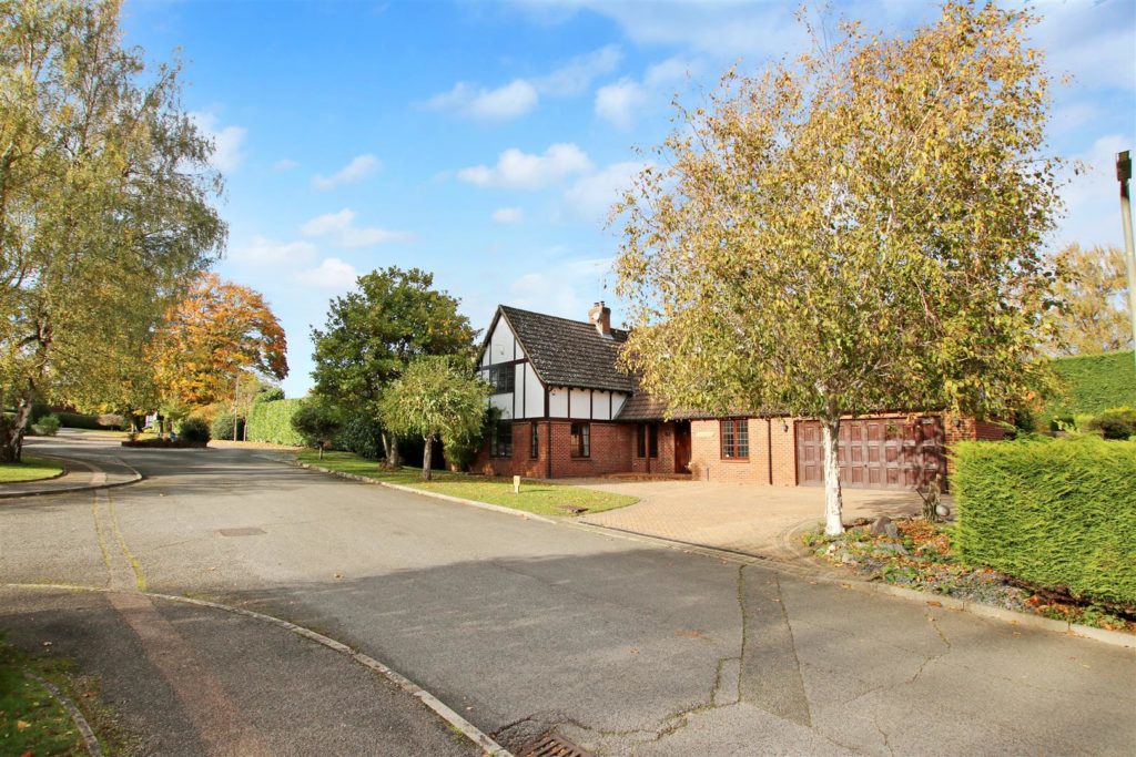 SYCAMORE CLOSE, FETCHAM, KT22