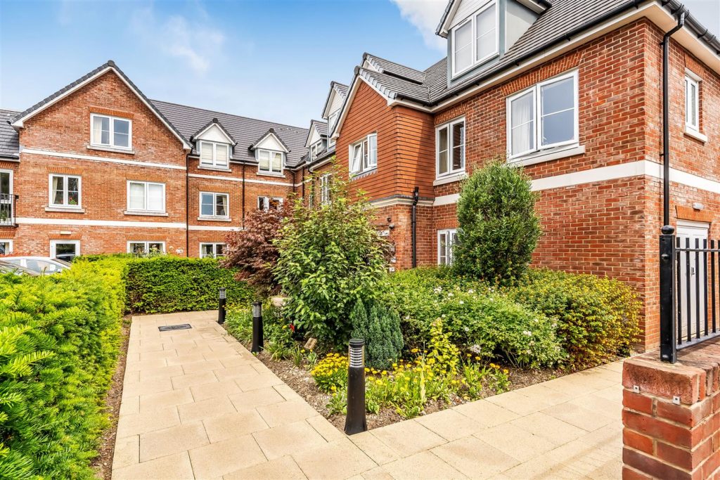 LEATHERHEAD ROAD, ASHTEAD, KT21