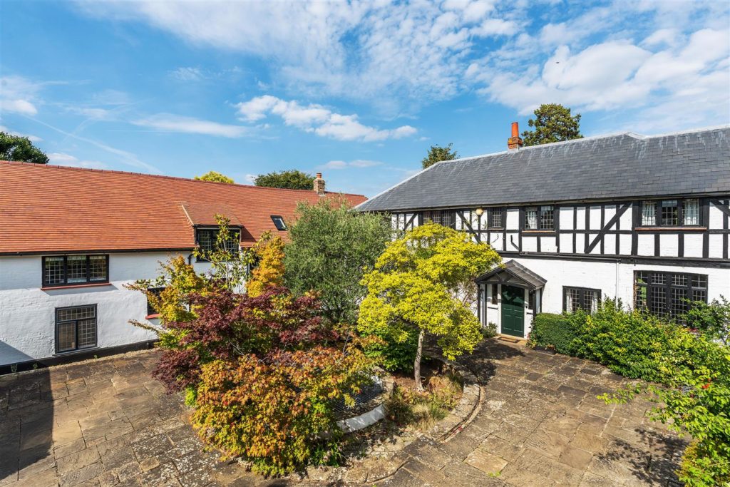 THE OLD STREET, FETCHAM, KT22