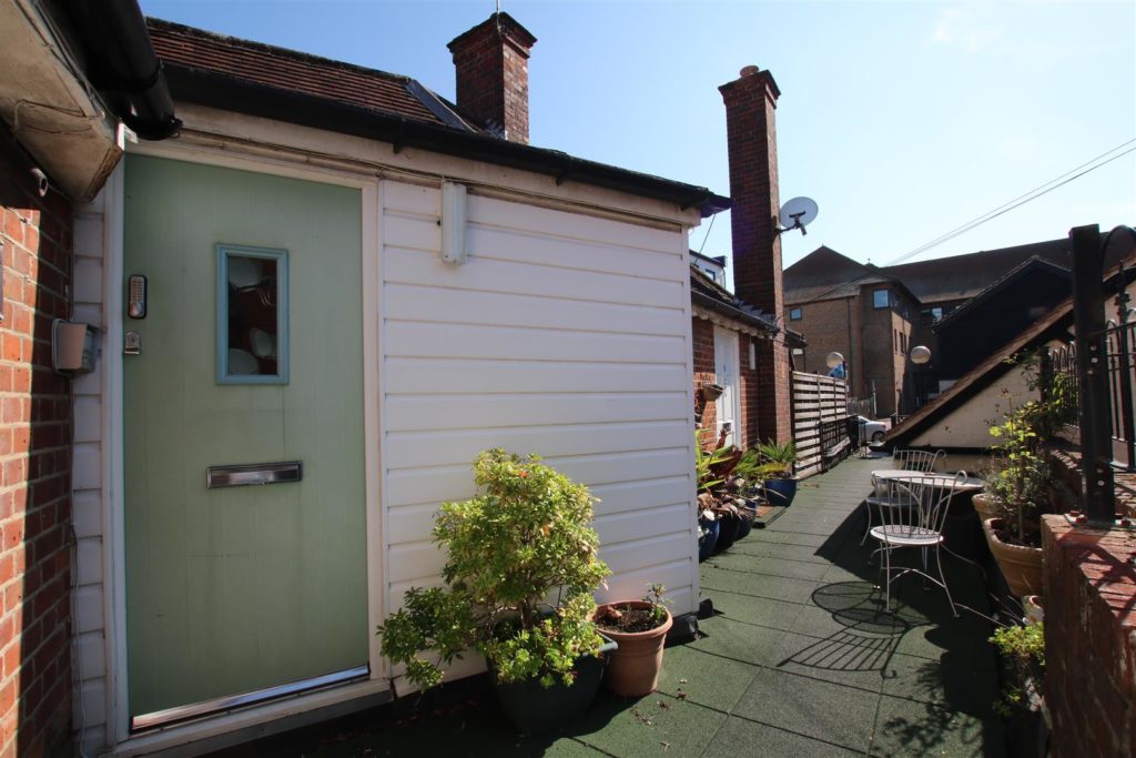 ELM ROAD, LEATHERHEAD, KT22