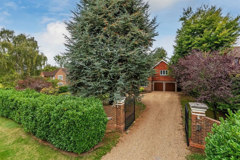 GRAYS LANE, ASHTEAD, KT21