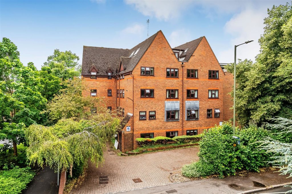 STATION ROAD, LEATHERHEAD, KT22