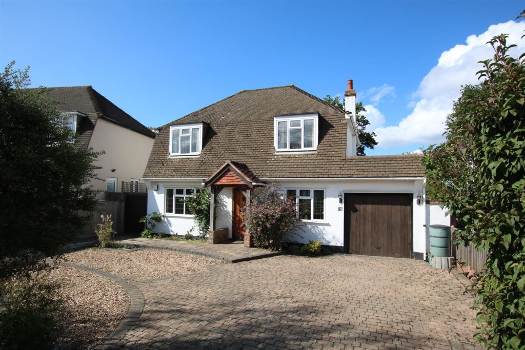 GATESDEN ROAD, FETCHAM, KT22
