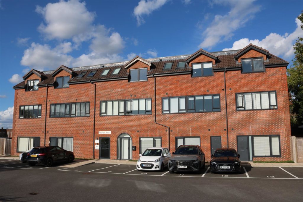 CLEEVE ROAD, LEATHERHEAD, KT22