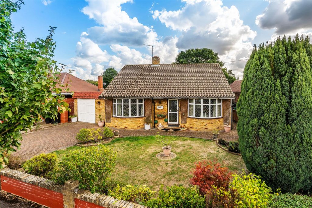 NUTCROFT GROVE, FETCHAM, KT22