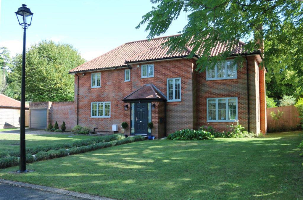 CUNLIFFE CLOSE, HEADLEY, KT18